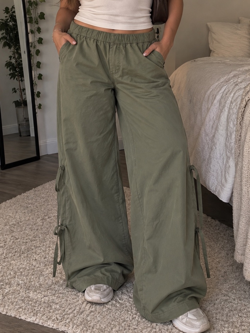 Rachel Zoe Women's XL Olive Green Wide Leg Pants Side Tie
Bow Cutout NWT